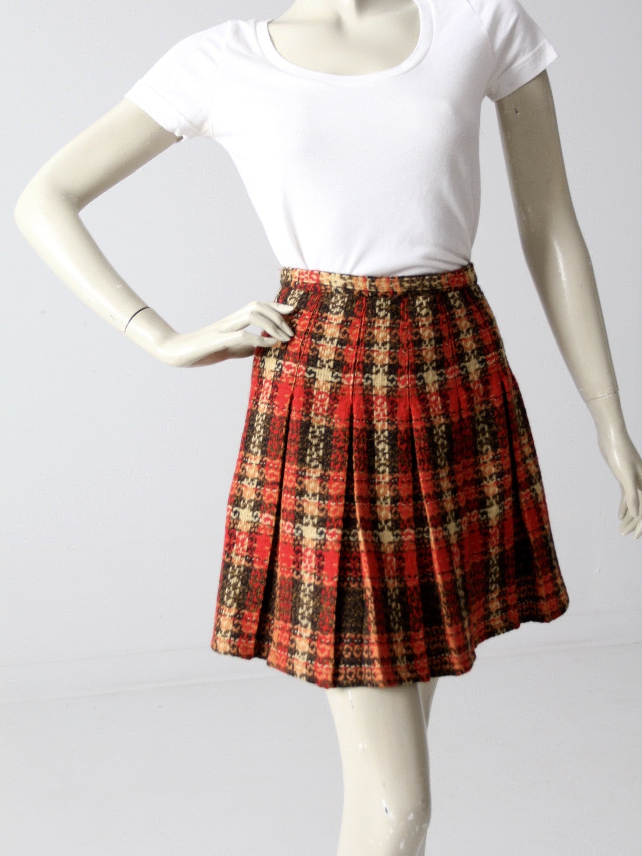 Pleated plaid mini sale skirt 1960s photos