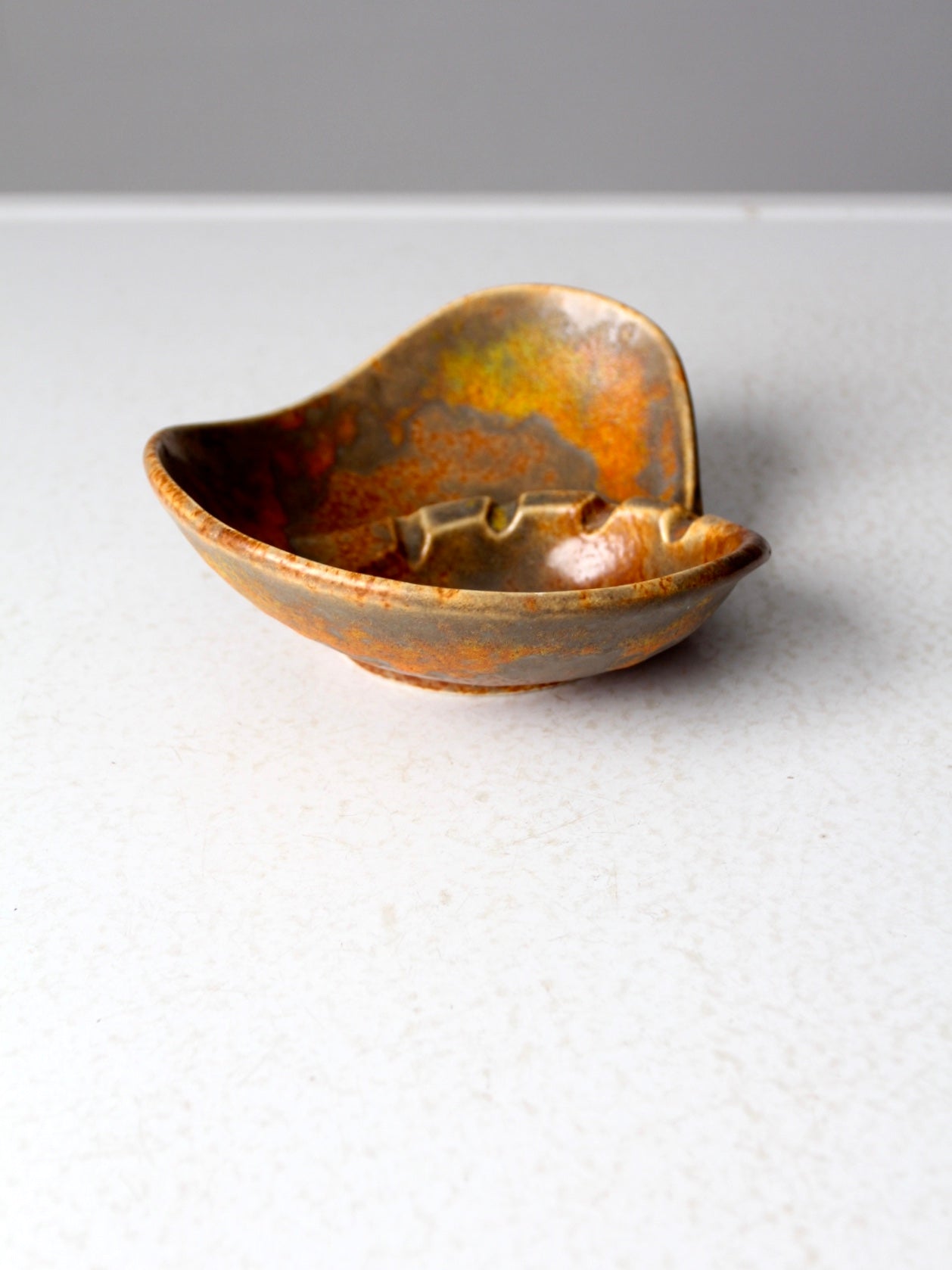 mid-century Haeger pottery ashtray – 86 Vintage
