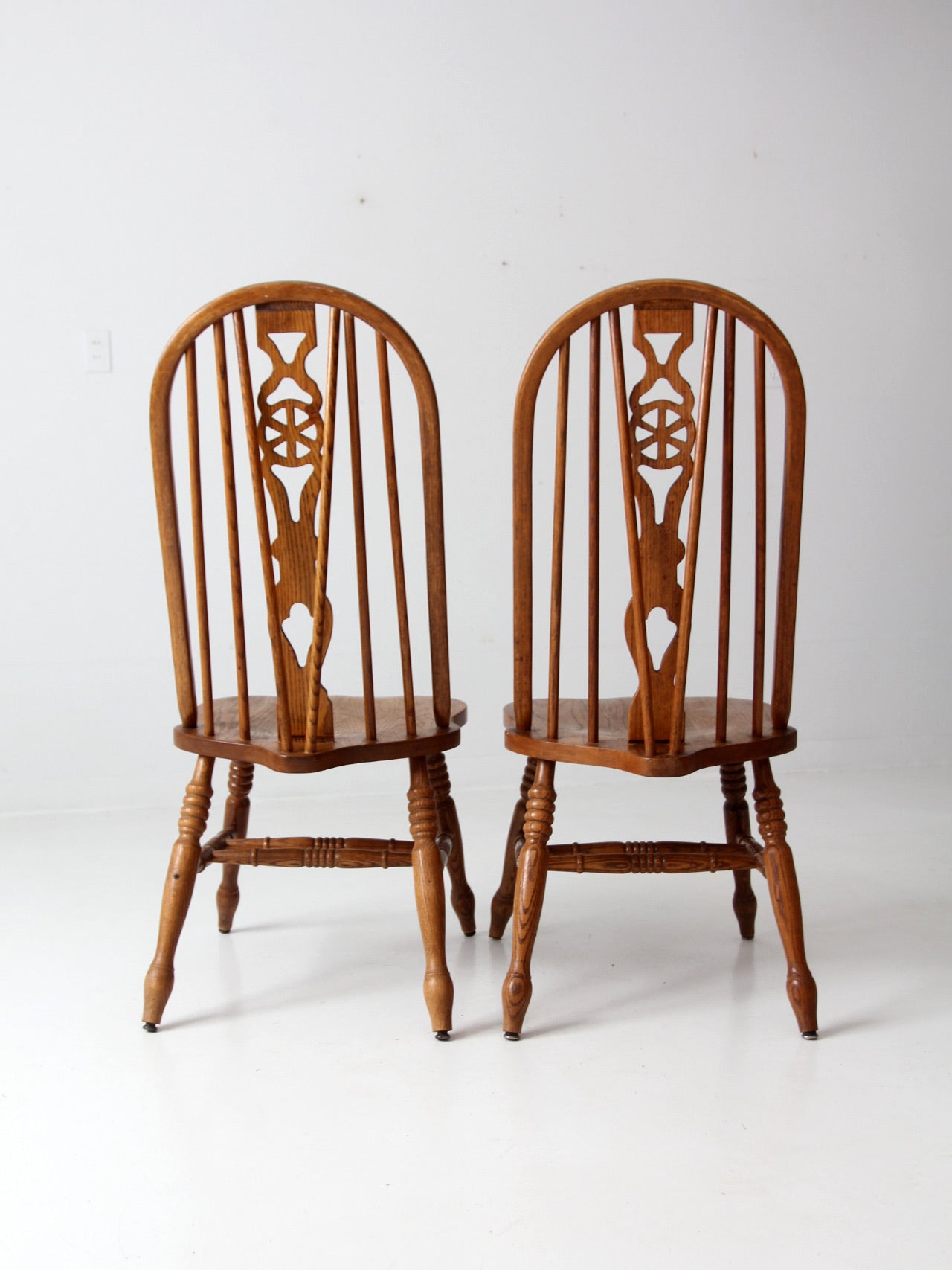 Windsor style best sale dining chairs