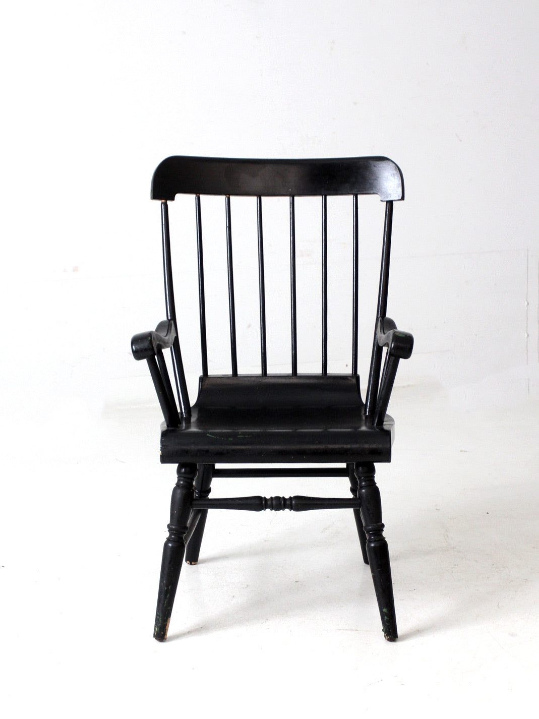 vintage black Windsor arm chair