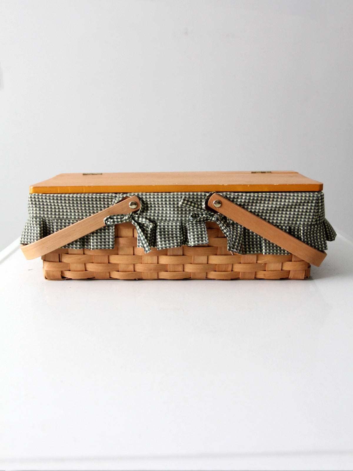 vintage picnic basket with lining