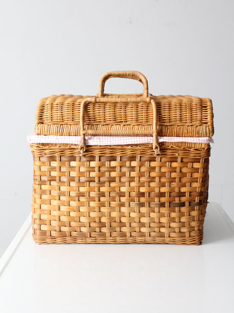 vintage woven picnic basket with lining