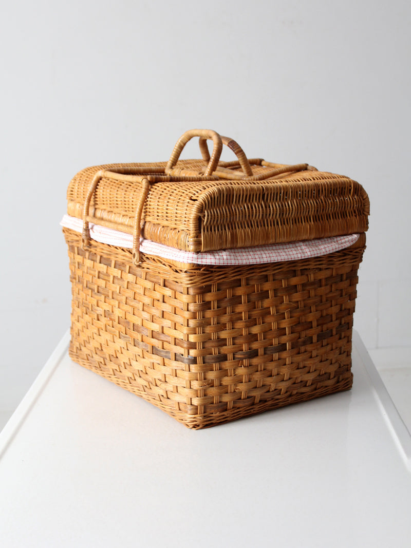 vintage woven picnic basket with lining