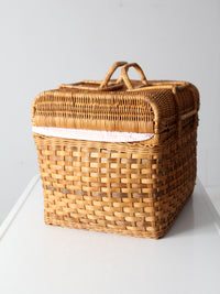 vintage woven picnic basket with lining