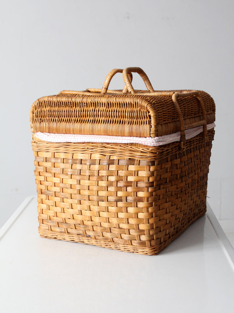 vintage woven picnic basket with lining