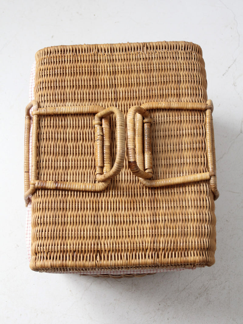 vintage woven picnic basket with lining