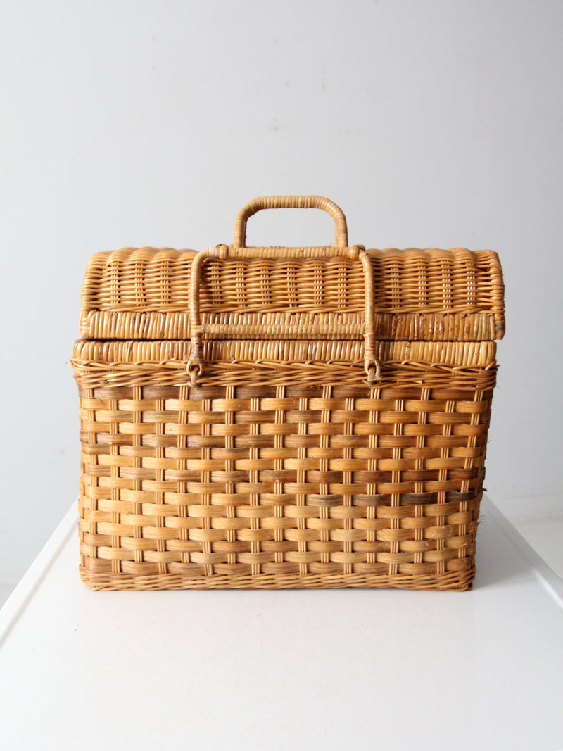 vintage woven picnic basket with lining