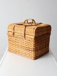 vintage woven picnic basket with lining