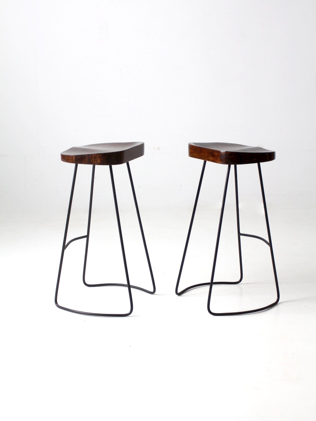 Hairpin leg counter outlet stool