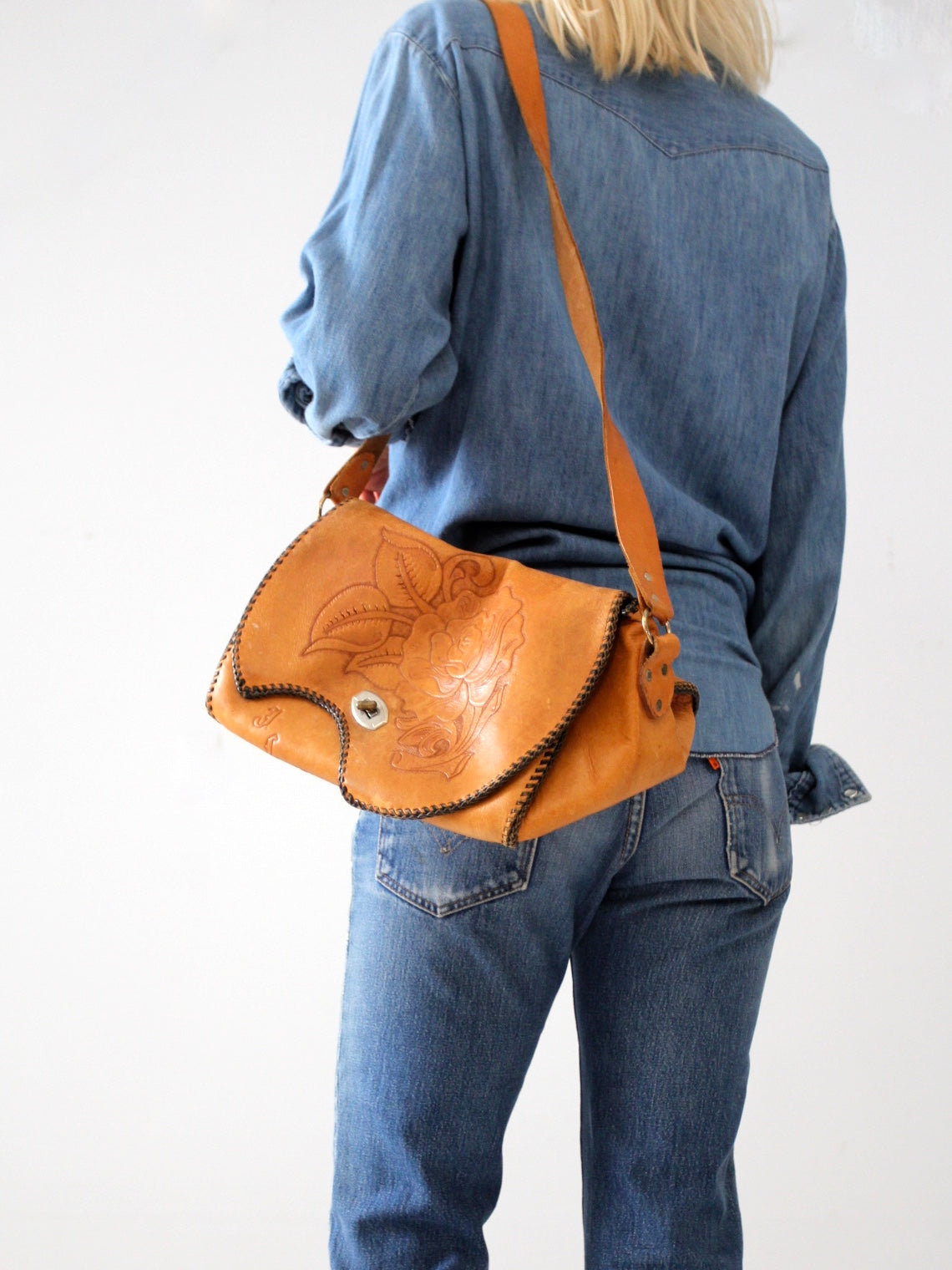 Vintage-Inspired Leather Messenger Bags Available In Many Sizes